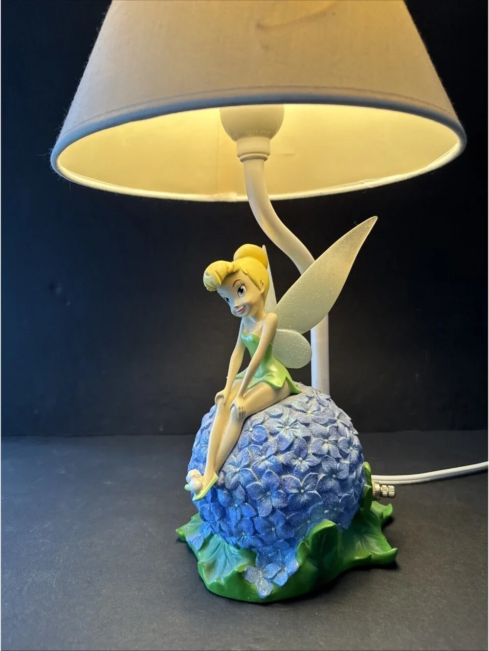 Rare 2004 Disney Tinkerbell Sitting On Hydrangea Flower Fairy Table Lamp
